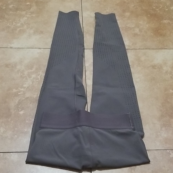 SOLDLululemon ride & reflect X SoulCycle grey sz 4 - Picture 4 of 5